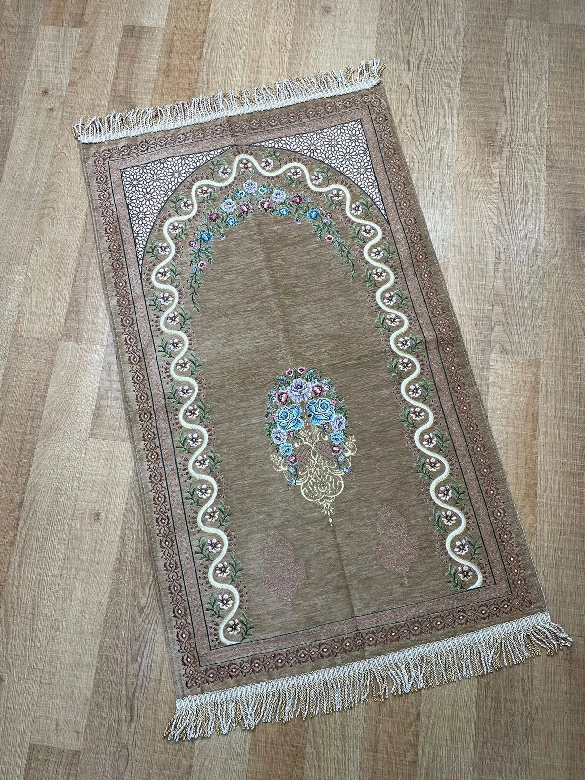 ŞÖNÜL DESENLİ SECCADE 7