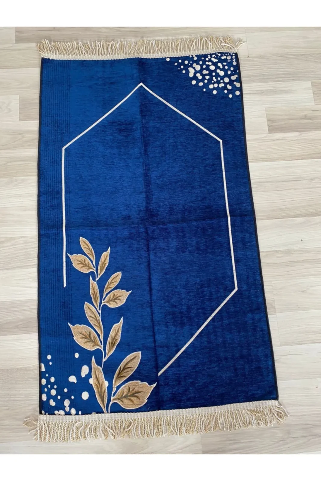 Mihraplı Çiçek Desenli Seccade
